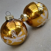 guld glas julekugle med hvid grangren deko julepynt til juletræet